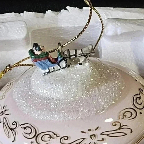 Thomas Kinkade's Moonlight Village "Christmas Memories " - Picture 8 of 10